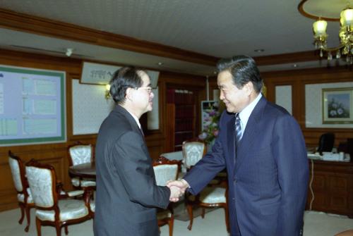 이한동 국무총리 마이클띠오 엥쳉 주한 싱가포르대사 이임 접견 이미지