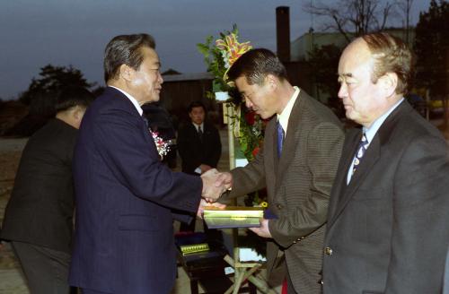 이한동 국무총리 포천 지현-명덕간 도로확장, 포장공사 준공식 참석 이미지