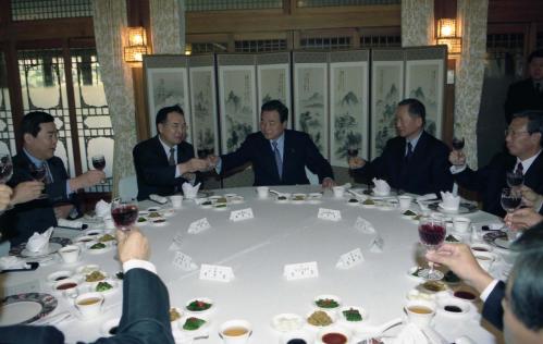 이한동 국무총리 중앙행정기관 기획관리 실장ㆍ차장단 오찬, 기념촬영 이미지