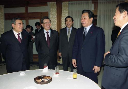 이한동 국무총리 월드컵ㆍ아시아대회 준비상황 합동보고회 참석자와 오찬 이미지