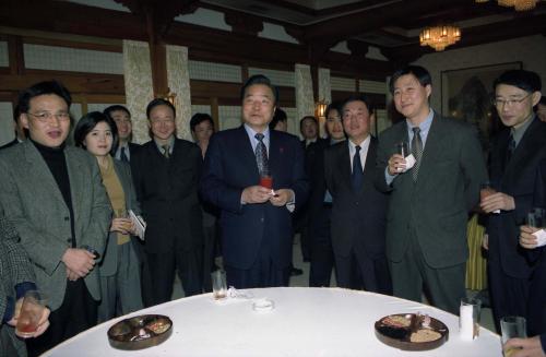 이한동 국무총리 출입기자단초청 오찬 간담회, 기념촬영 이미지