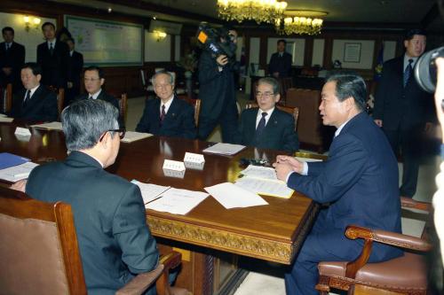 이한동 국무총리 연두 기자회견 후속조치 주무장관회의 주재 이미지