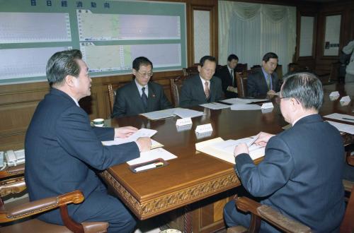 이한동 국무총리 전과자줄이기대책 관계장관회의 주재 이미지