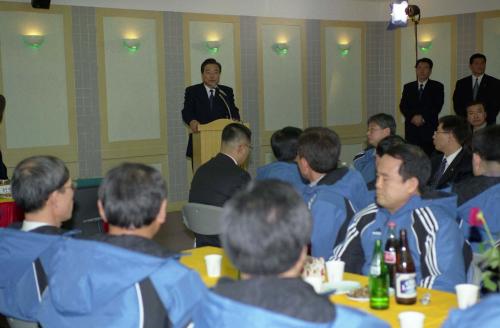 이한동 국무총리 월드컵ㆍ 아시아경기대회의 성공적 개최를 위한 연찬회 참석 이미지