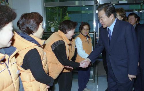 이한동 국무총리 천사종합복지원 방문 이미지