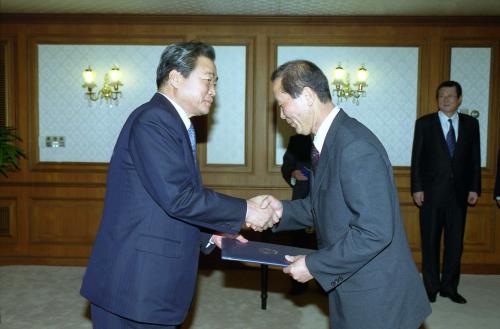 이한동 국무총리 김웅배 목포대학교 총장 임명장 수여식 이미지