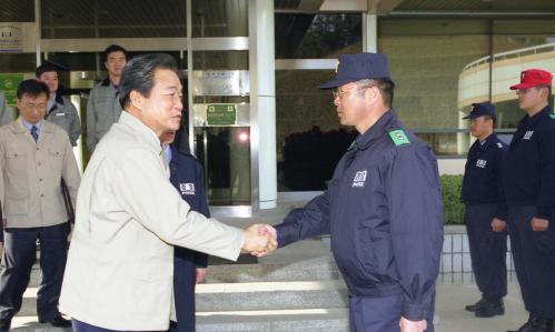 이한동 국무총리 태안발전소 방문 이미지