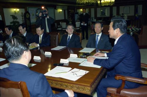 이한동 국무총리 반부패 관계장관회의 주재 이미지