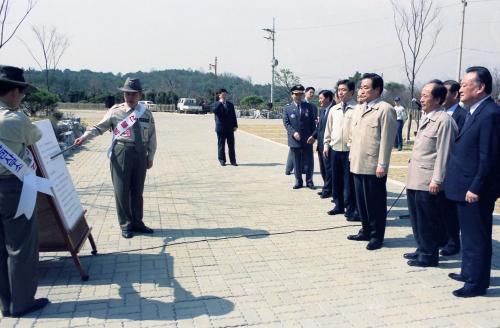 이한동 국무총리 북한산국립공원 방문, 의용소방대원 및 산불감시원 격려 이미지