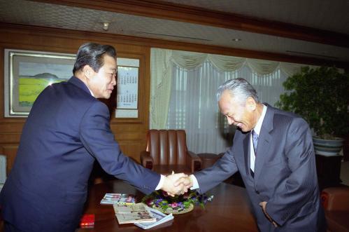 이한동 국무총리 박승 한국은행 총재 신임인사 접견 이미지