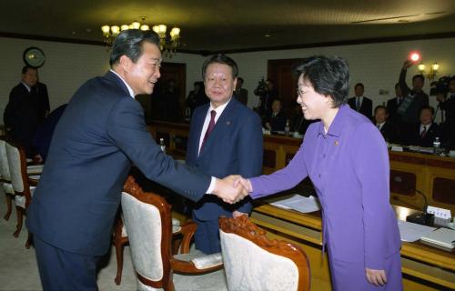 이한동 국무총리 사회분야 장관 간담회 이미지