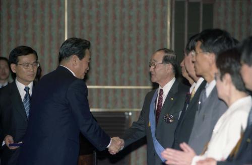 이한동 국무총리 제35회 과학의 날 기념식 참석 이미지