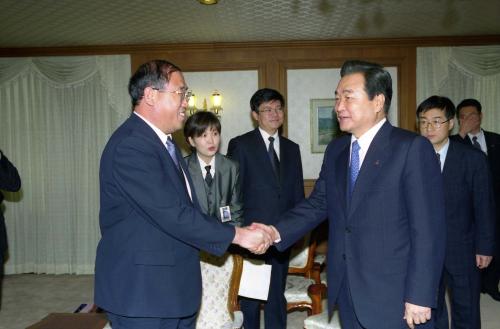 이한동 국무총리 한ㆍ중ㆍ일 환경장관 접견 이미지