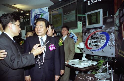 이한동 국무총리 제47회 정보통신의 날 기념식 참석 이미지