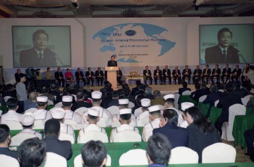 이한동 국무총리 제1회 아시아태평양경제협력기구(APEC) 해양장관회의 개막식 참석 이미지