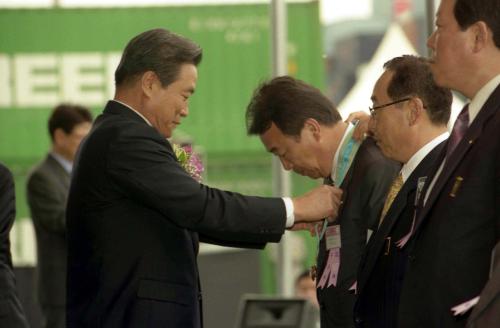 이한동 국무총리 부산항 신감만부두 준공식 참석 이미지