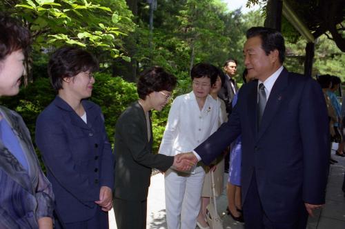 이한동 국무총리 대한여성과학기술인 초청 국정좌담회 및 기념촬영 이미지