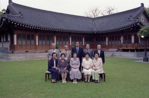 이한동 국무총리 친구분들과 기념촬영 이미지