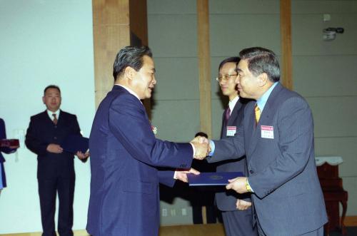 이한동 국무총리 멀티미디어기술대상 시상식 참석 이미지