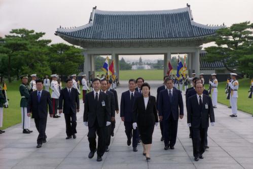 장상 국무총리서리 국립현충원 참배 이미지