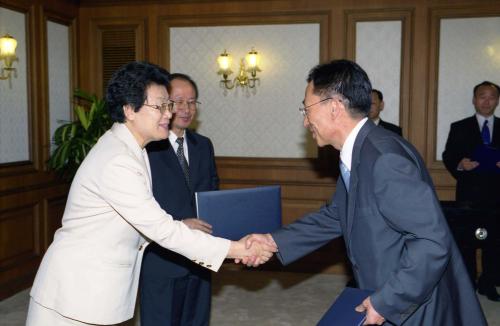 장상 국무총리서리 설동호 한밭대학교 총장, 김대수 삼척대학교 총장 임명장 수여식 이미지