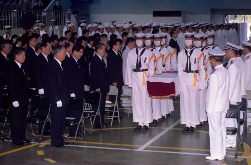 김석수 국무총리서리 서해교전 고 박동혁병장 영결식 참석 이미지