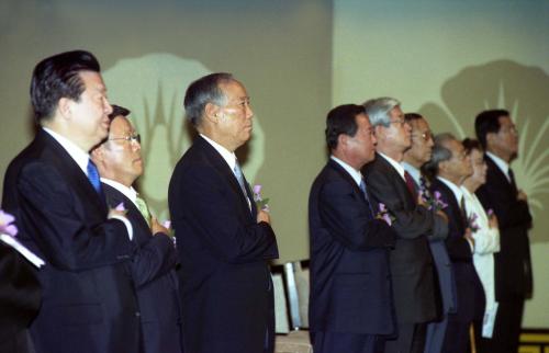 김석수 국무총리서리 제4334주년 개천절 경축식 참석 이미지