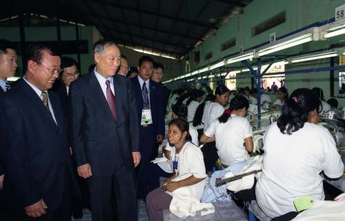 김석수 국무총리 ㈜삼한 아국업체 방문 이미지