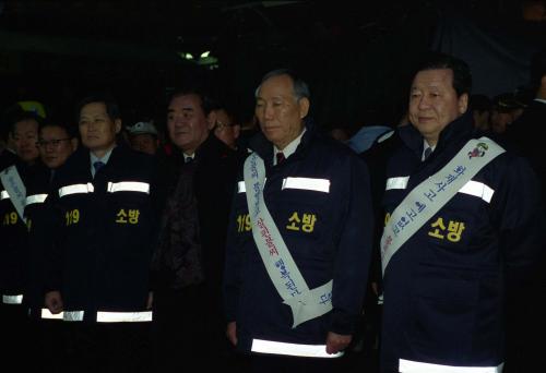 김석수 국무총리 겨울철 대비 소방종합훈련 참관 이미지