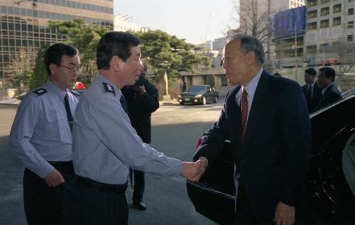 김석수 국무총리 서울지방경찰청 방문 이미지