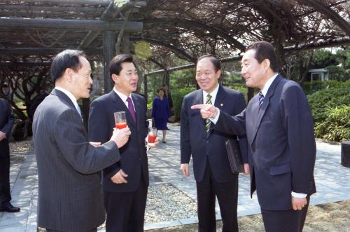 고건 국무총리 제1차 고위당정정책조정회의 주재 이미지