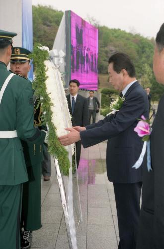 고건 국무총리 제43주년 4ㆍ19 혁명 기념식 참석 이미지