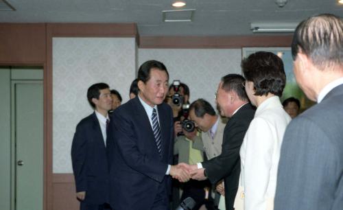 고건 국무총리 중증급성호흡기증후군(SARS) 관련 정부종합상황실 순시 및 상황보고청취 이미지