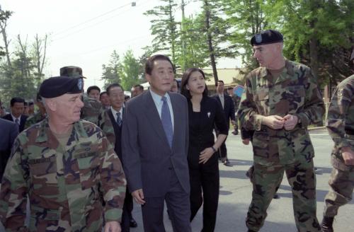 고건 국무총리 미국 2보병사단 사령부 방문 이미지