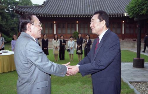 고건 국무총리 창천초등학교 교사 초청 만찬 및 기념촬영 이미지