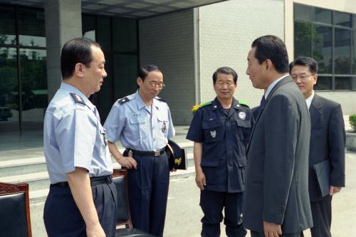 고건 국무총리 서울경찰청 기동단 격려 방문 이미지