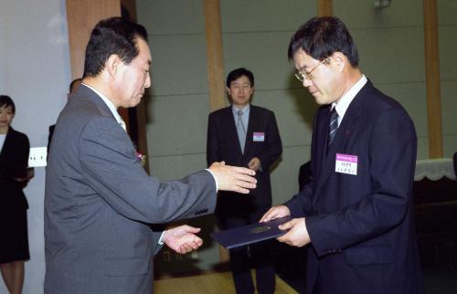 고건 국무총리 제10회 멀티미디어기술대상 시상식 참석 이미지