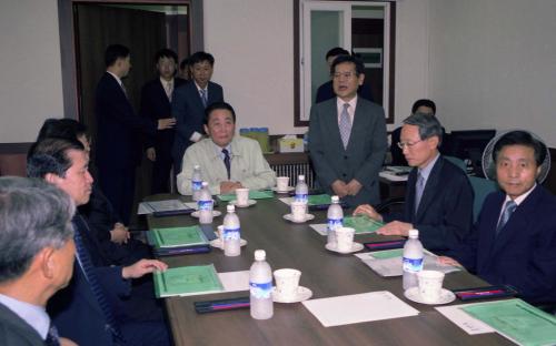 고건 국무총리 (주)조이리즈 산업현장 방문 이미지