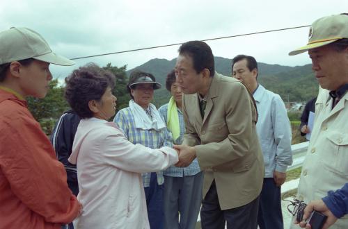 고건 국무총리 옥천리 태풍 수해현장 방문 이미지