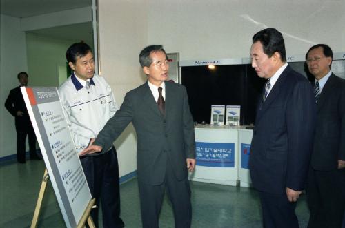 고건 국무총리 제3회 산학합동산업기술대전 개막식 참석 이미지