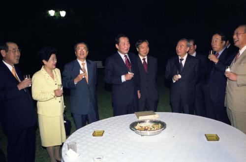 고건 국무총리 경제단체장 초청 규제개혁 간담회 및 기념촬영 이미지