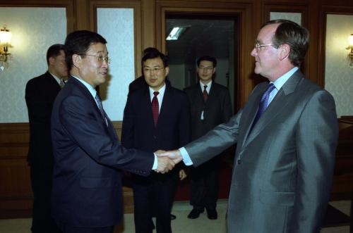 고건 국무총리 영국 찰스 험프리 주한 대사 이임 접견 이미지