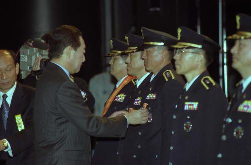 고건 국무총리 제58주년 경찰의 날 기념식 참석 이미지