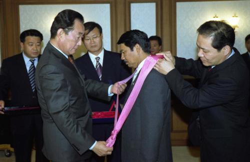 고건 국무총리 인도네시아 압둘가니 주한대사 서훈 및 접견 이미지