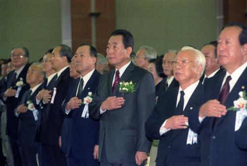 고건 국무총리 제64회 순국선열의 날 기념식 참석 이미지