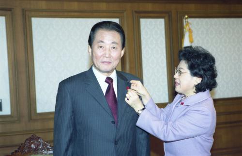 고건 국무총리 사랑의 열매 전달식 이미지