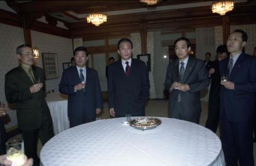 고건 국무총리 총리실 간부 만찬 및 기념촬영 이미지