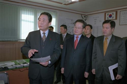 고건 국무총리 부천초등학교 학생 피살관련 수사본부 방문 이미지