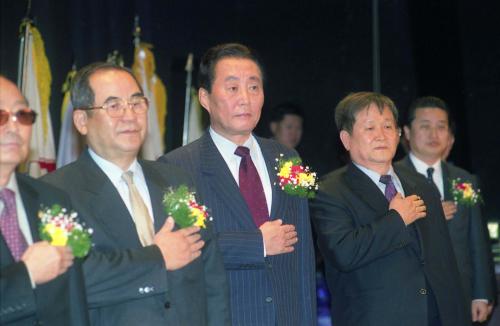 고건 국무총리 사랑실은 교통봉사대 창립 18주년 기념식 참석 이미지