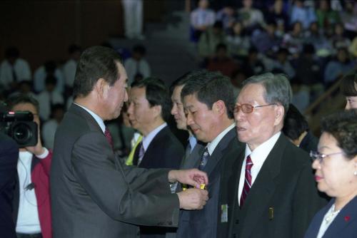 고건 국무총리 제24회 장애인의 날 기념식 참석 이미지